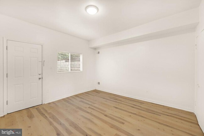 Building Photo - 1102 K St SE