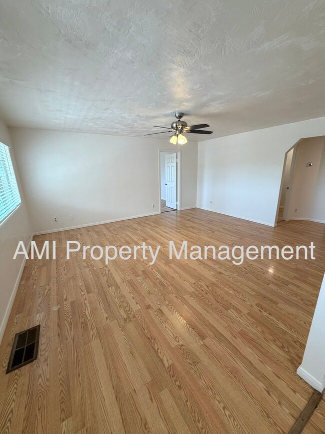 Building Photo - 2065 Eula Ln