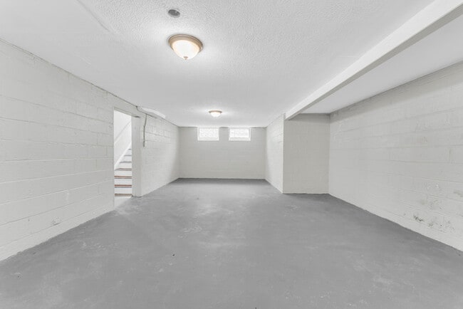 Building Photo - 4016 Verona Rd
