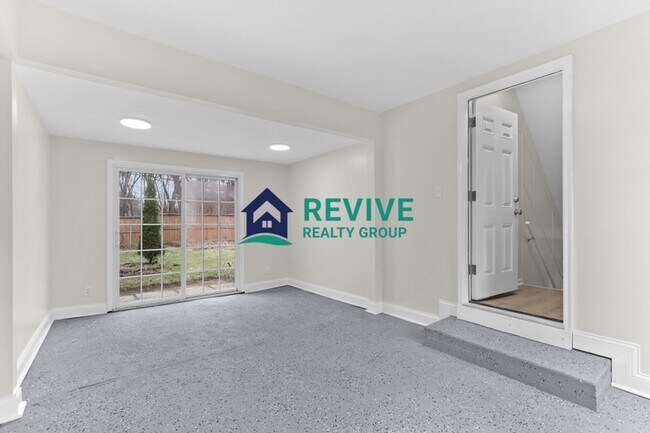 Building Photo - 131 Doremus Ave