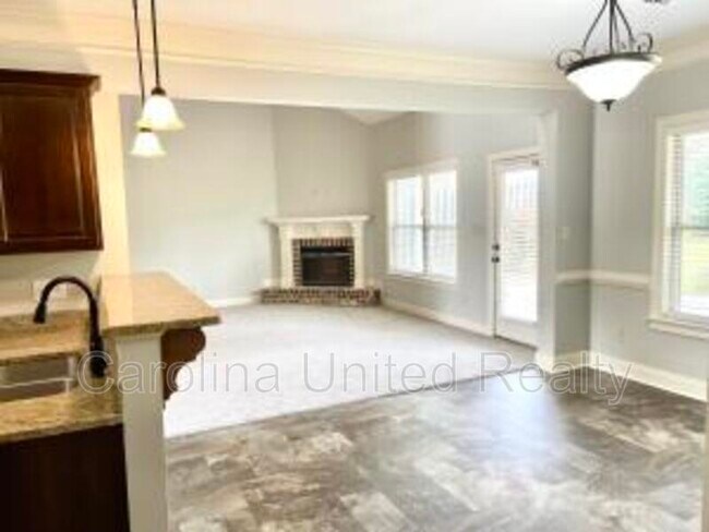 Building Photo - 220 Kickham Ln