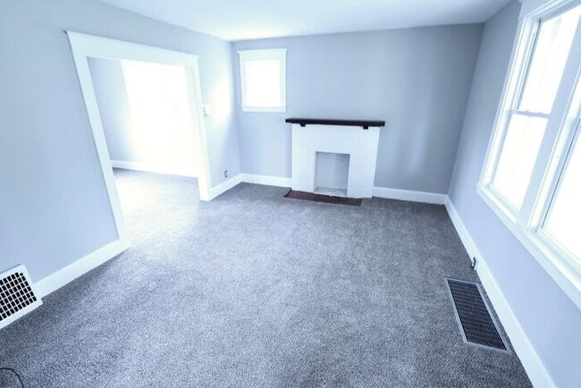 Building Photo - 1598 Pilgrim St