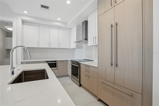 Building Photo - 275 1st Ave S