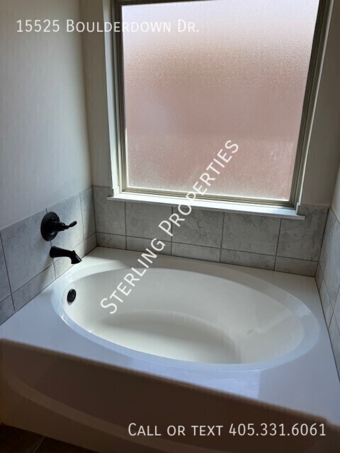 Building Photo - 15525 Boulderdown Dr