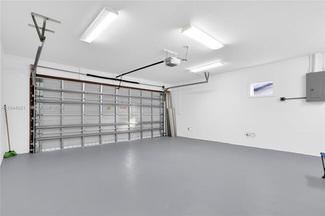 Building Photo - 10514 SW 127th Ct