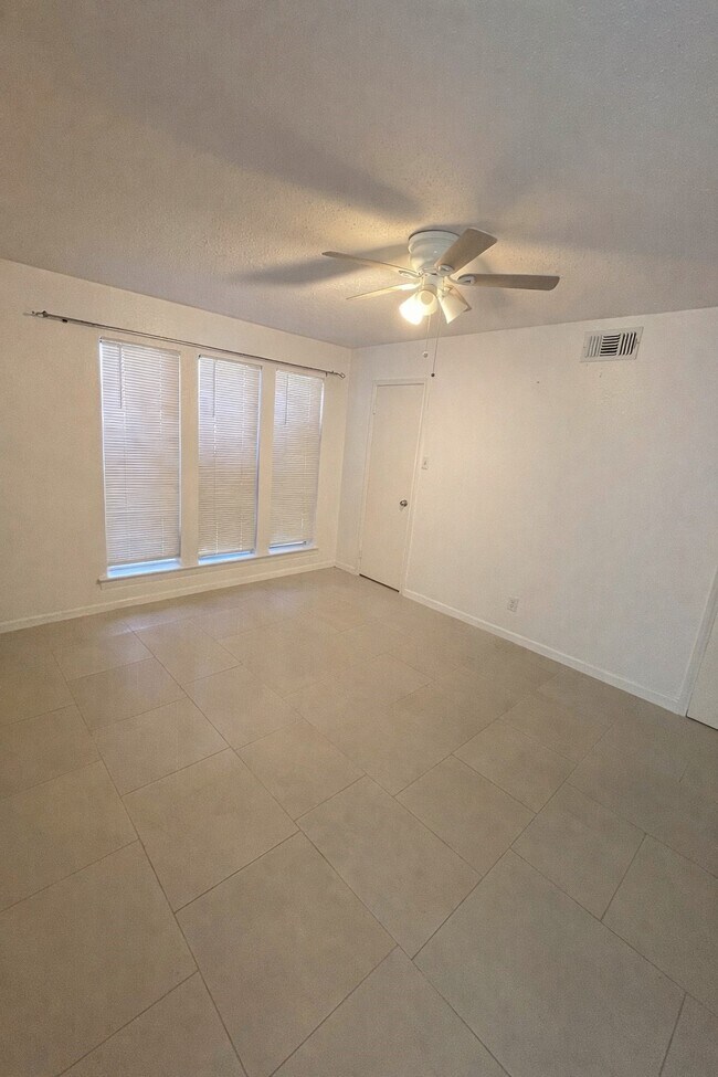 Building Photo - 12255 W Village Dr