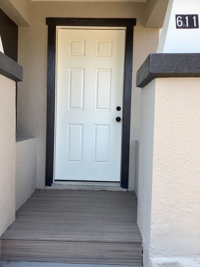 Building Photo - 2 Bed / 1 Bath House Available in Richmond...