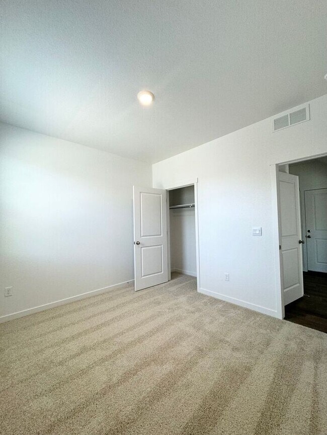 Building Photo - Built in 2024! 5 bedroom 3 Bath House in W...