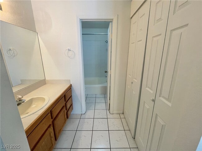 Building Photo - 3241 Symphony Dr