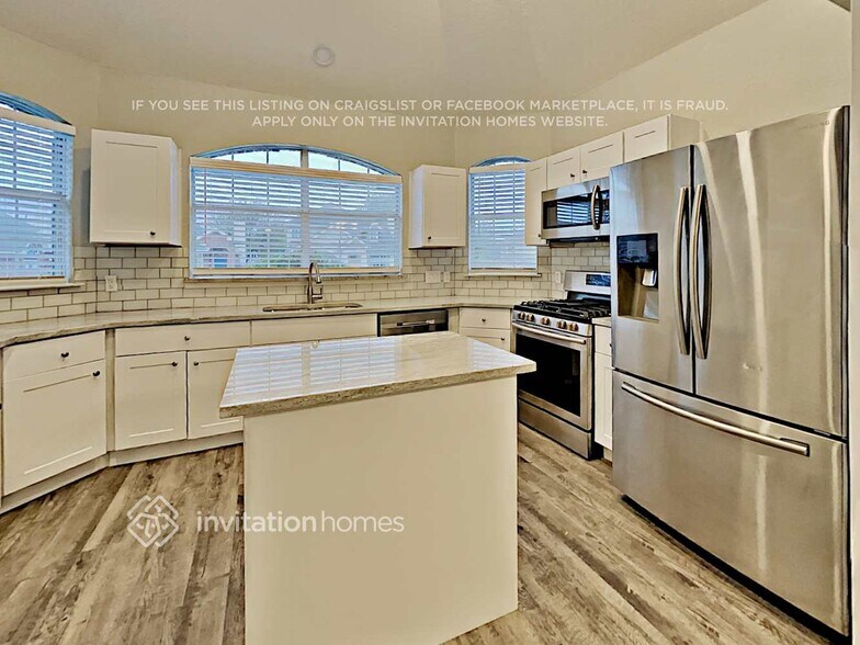 Building Photo - 2401 Baretta Dr