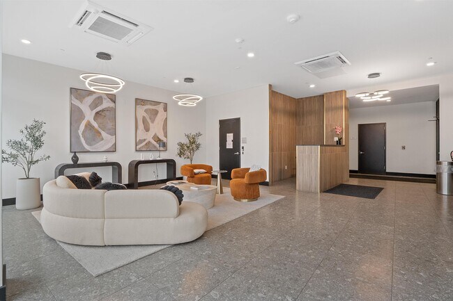 Building Photo - 136-144 Summit Ave