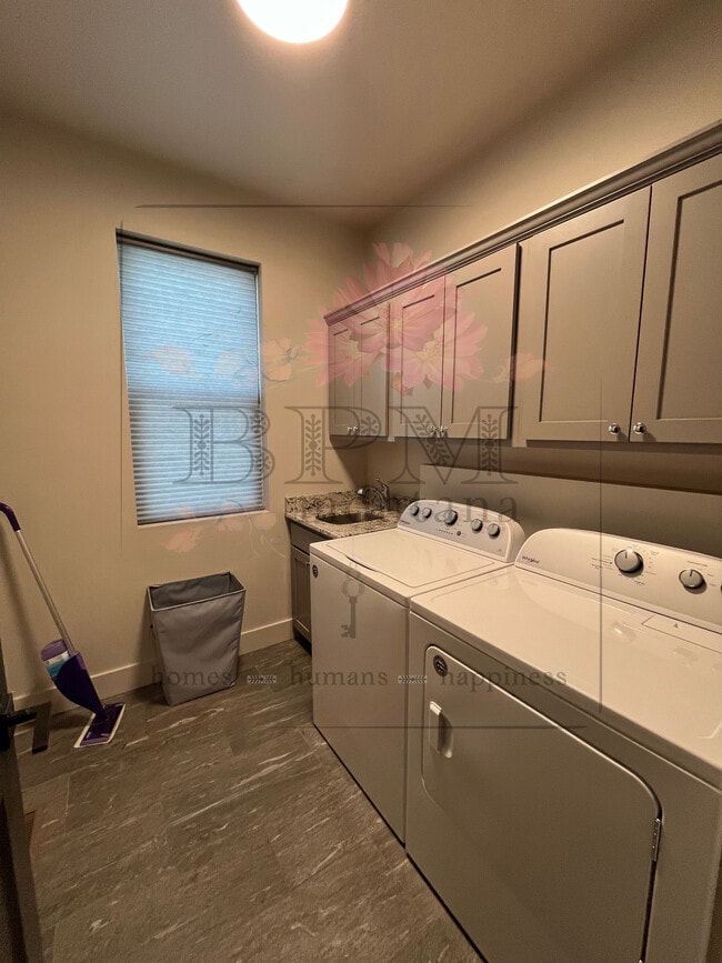 Building Photo - 1093 Abigail Ln