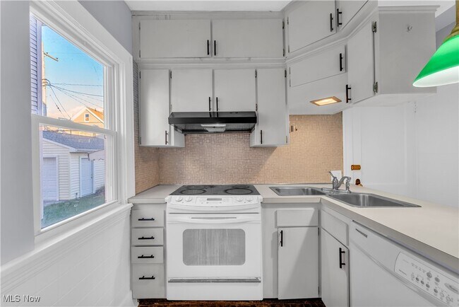 Building Photo - 2101 Elbur Ave