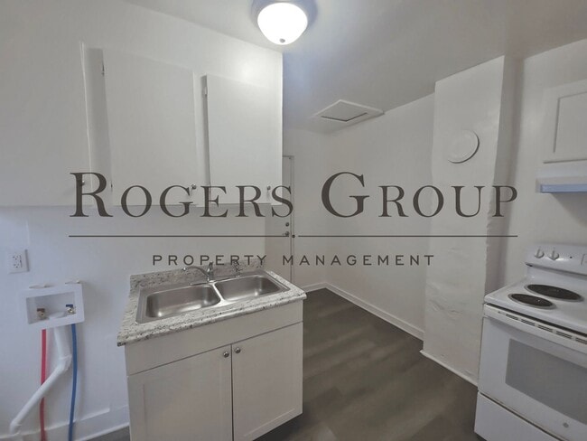 Building Photo - 557 W Spring St