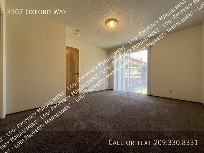 Building Photo - 2307 Oxford Way
