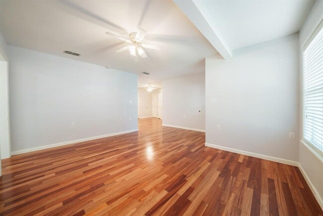 Building Photo - 1403 Broadmoor Dr