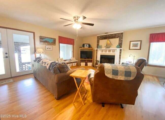 Building Photo - ***MOVE-IN SPECIAL*** $500 OFF OF YOUR FIRST MONTH'S RENT AND APPLICATION FEES WAIVED UPON APPROV...