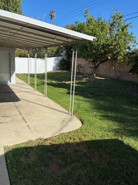 Building Photo - 9626 Lubao Ave