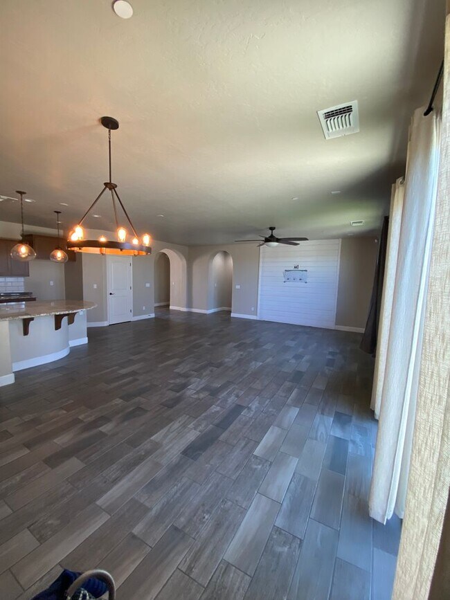 Building Photo - 3200 N Glacier Way
