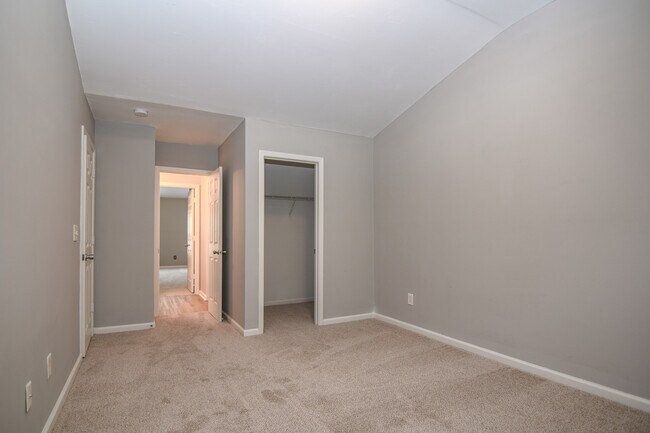 Building Photo - 222 Brookshire Rd