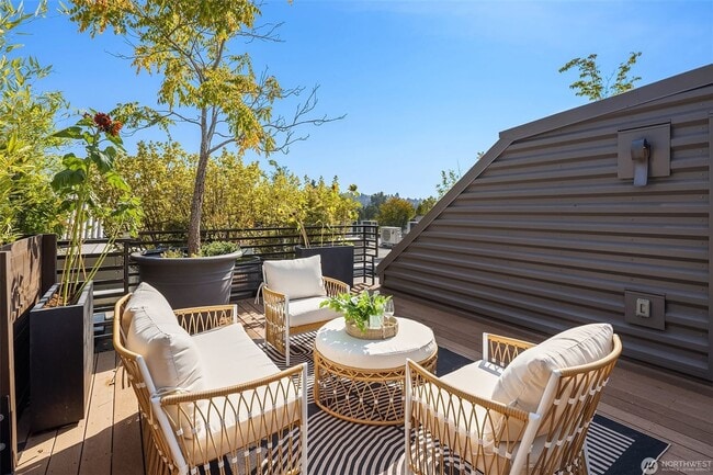 Building Photo - 1Bd/1.5Ba Seattle Condo