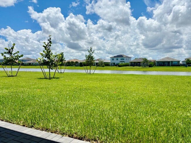 Building Photo - 15180 Wildwood Cir