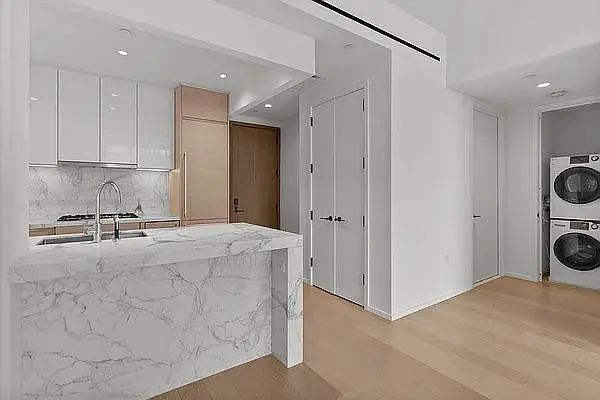 Building Photo - 30 Riverside Blvd