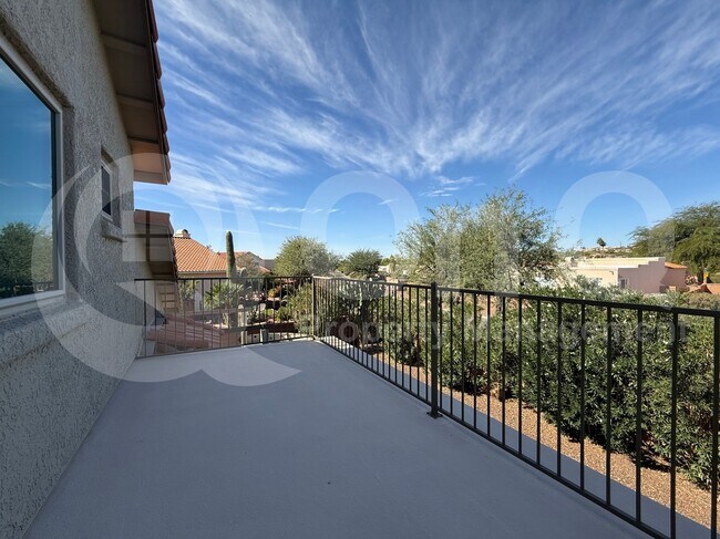 Building Photo - 874 W Port Royal Pl