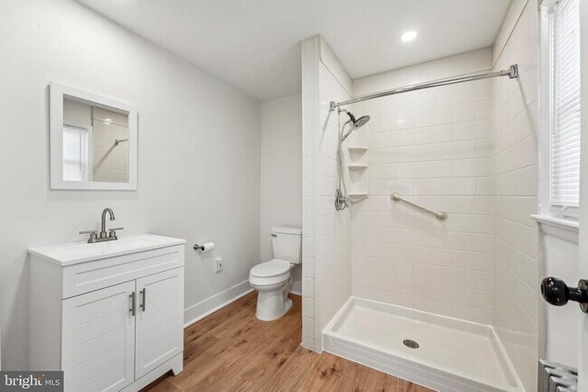 Building Photo - 309 W Elm St