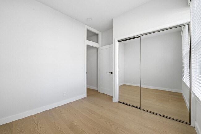 Building Photo - 381 Ivy St