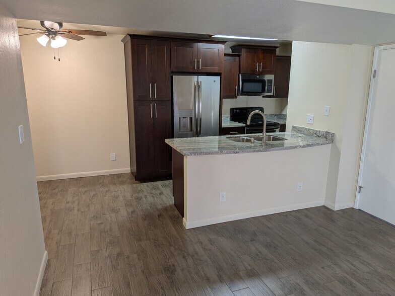 Building Photo - 2938 N 61st Pl Unit 135