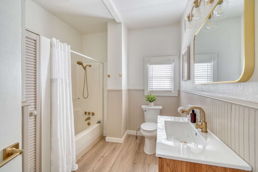 Building Photo - 4128 N Montana Ave