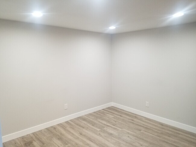 Building Photo - 3523 E 58th St