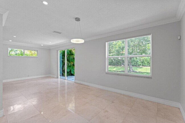 Building Photo - 7803 NW 70th Ave