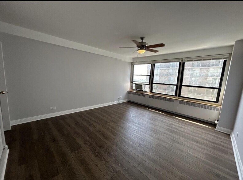 Building Photo - 4180 N Marine Dr
