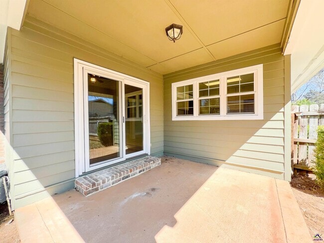 Building Photo - 1205 Morningside Dr