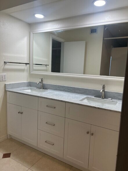 Building Photo - 2930 SW 87th Ter