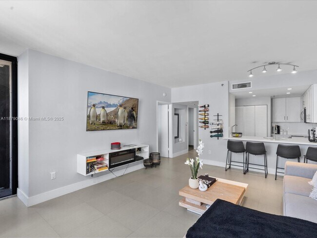 Building Photo - 540 Brickell Key Dr
