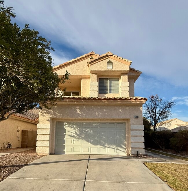 Primary Photo - 8300 La Strada Ave