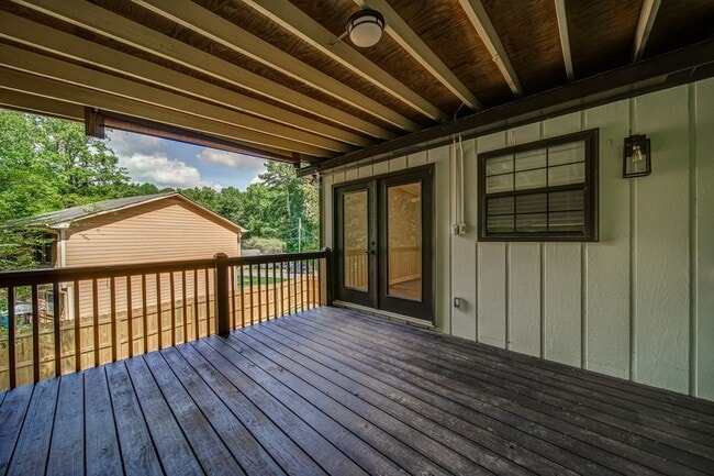 Building Photo - Renovated 4 bed home in Kennesaw w/ Designer Kitchen