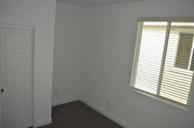 Building Photo - 2447 Quesada Dr