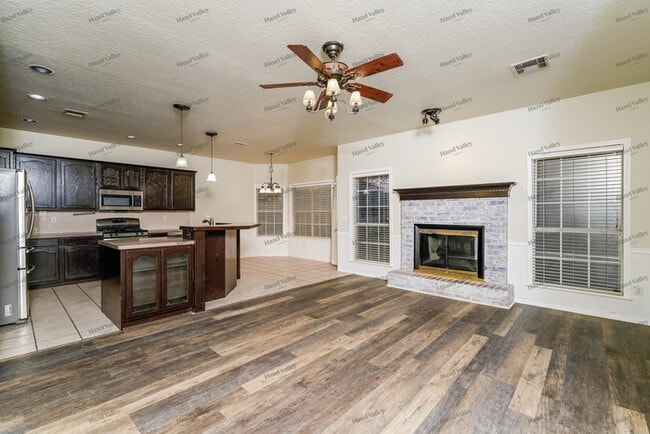 Building Photo - 2421 S Sweet Gum Ave