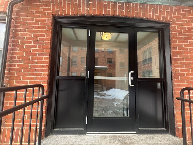 Building Photo - 248 N Main St