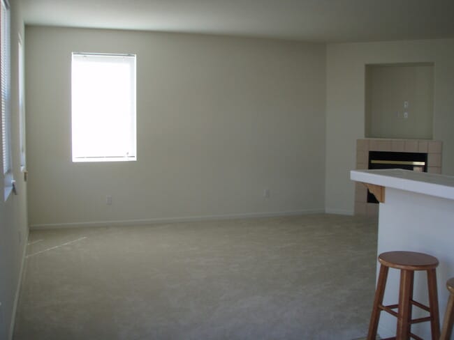 Building Photo - 4 BR | 2.5 Bath | 2090 SF | Tenants Pay $1...