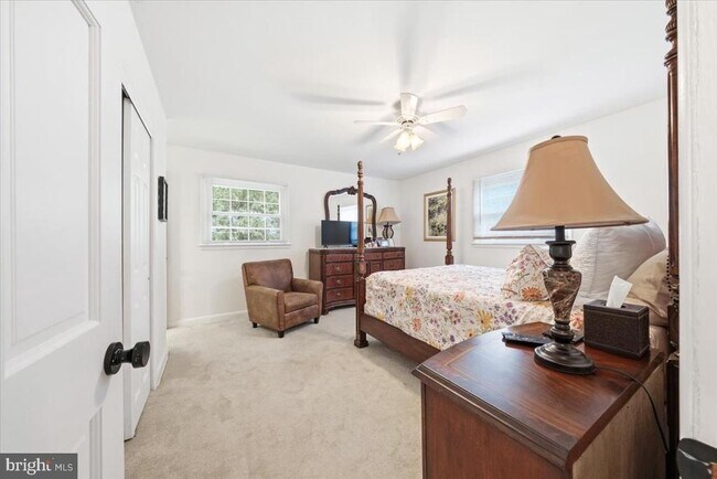 Building Photo - 40 Pine knoll Dr