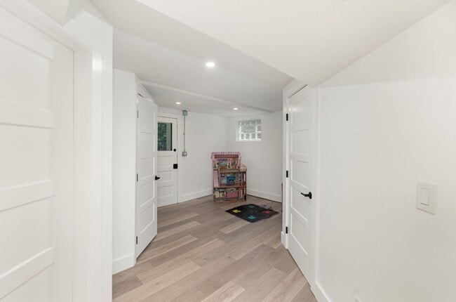 Building Photo - Modern Elegance Meets Mt. Lookout Charm – ...