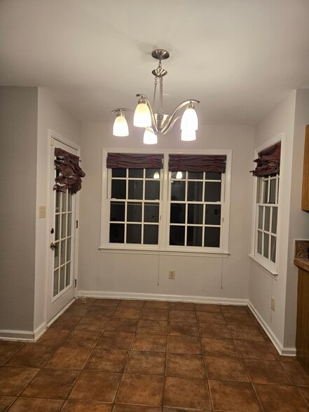 Building Photo - 11015 S Ford Rd