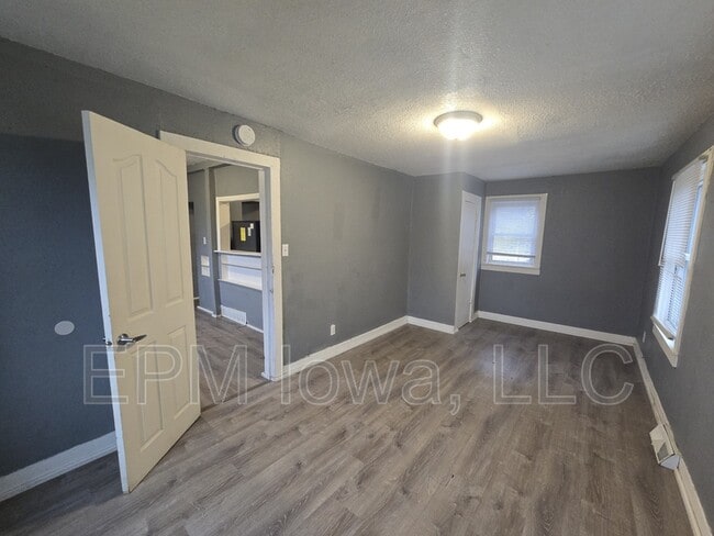 Building Photo - 707 Webster St