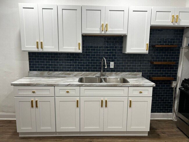 Building Photo - Newly Renovated 4 Bedroom Home in York City School District!