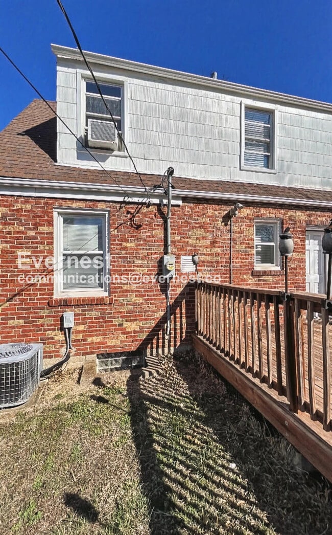 Building Photo - University City Charm Meets Modern Comfort / 4 Beds & 2 Baths / Available Now!